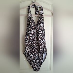 Isabela maternity swimsuit womens sz M animal print one piece Beach travel pool